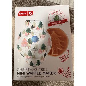 Dash Christmas Tree Mini Waffle Maker